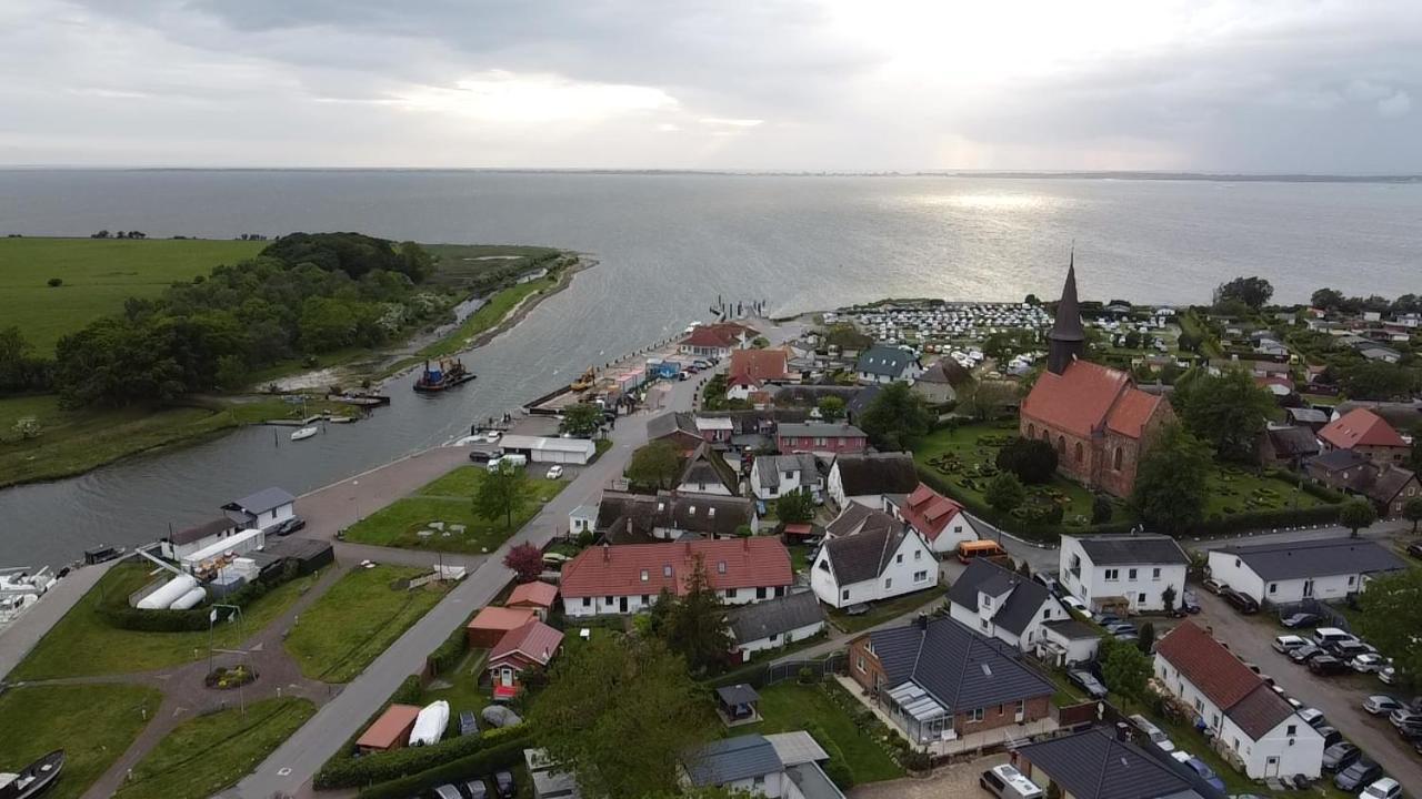 Reetferienhaus - Schaprode Hafen Exterior photo