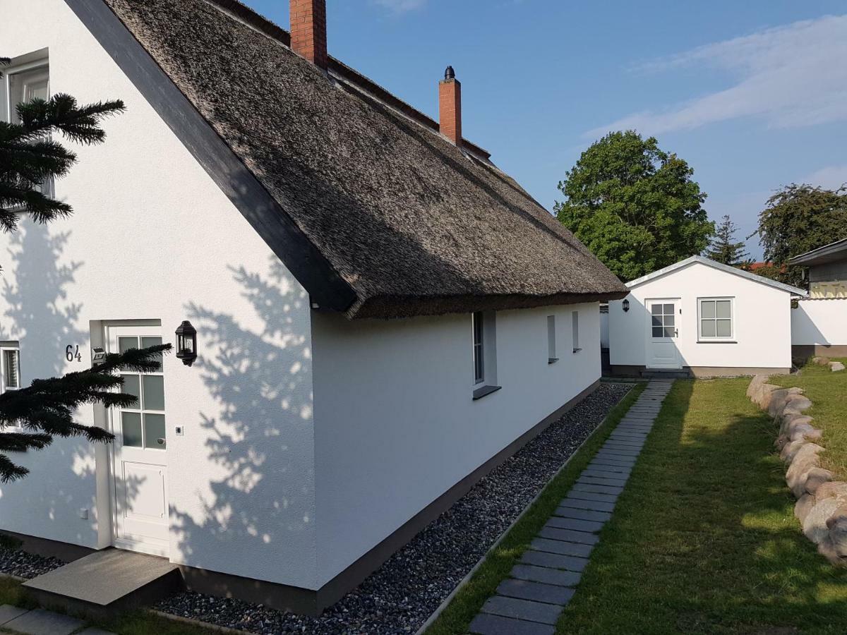 Reetferienhaus - Schaprode Hafen Exterior photo